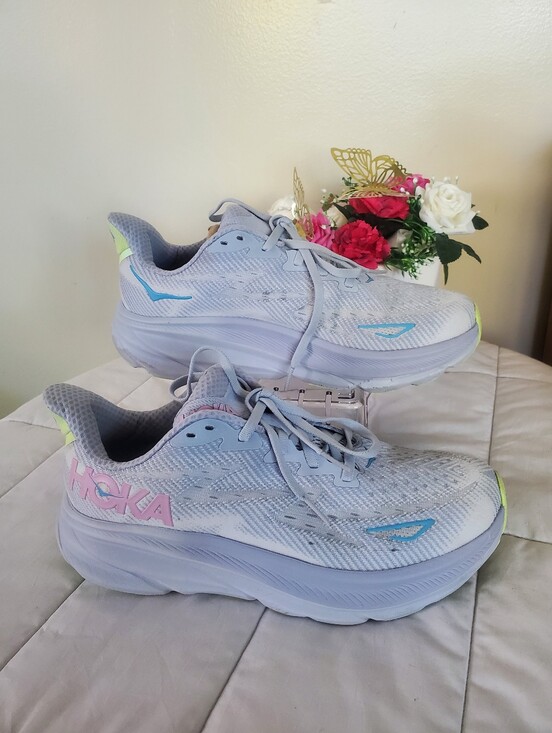 Hoka One One Shoes - HOKA One Women's Clifton 9 Wide Sky Blue/Pink  Size 8.5D